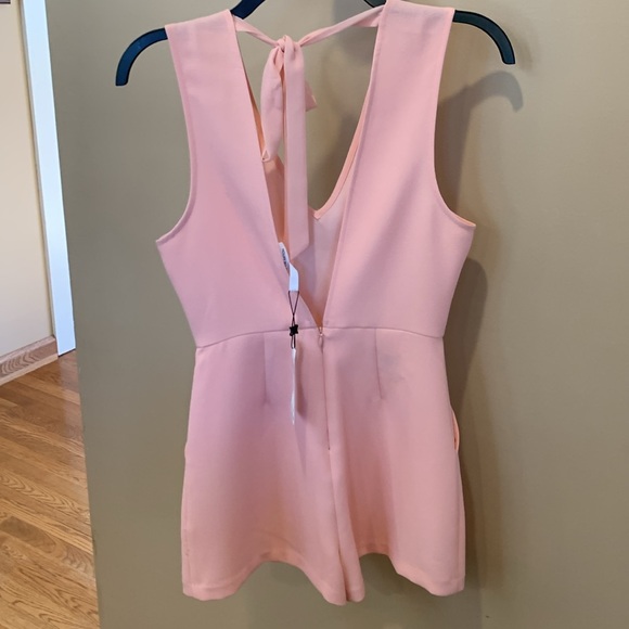 BCBGeneraton  brand new peach short romper satin tie low back  size 0 new - Picture 2 of 6